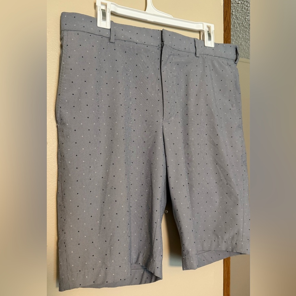 Walter Hagen Men’s Gray Dress Shorts Size 34 – Classic Polka Dot Style